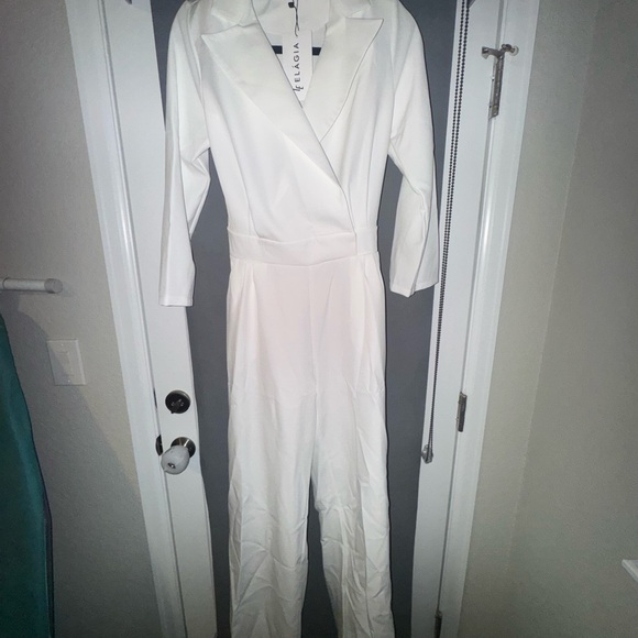 Elegant White Jumpsuit - Picture 4 of 5